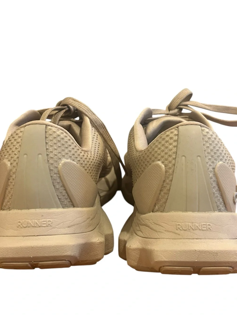 Alo Runner Sneakers Sz 8 Gravel